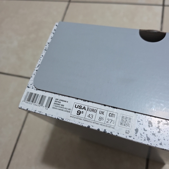 Jordan Other - Nike Air Jordan 5 Retro Sneakers
